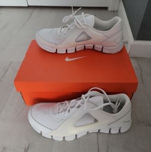 BNIB Nike Flex Show White on white Crosstrainers running w/BOX